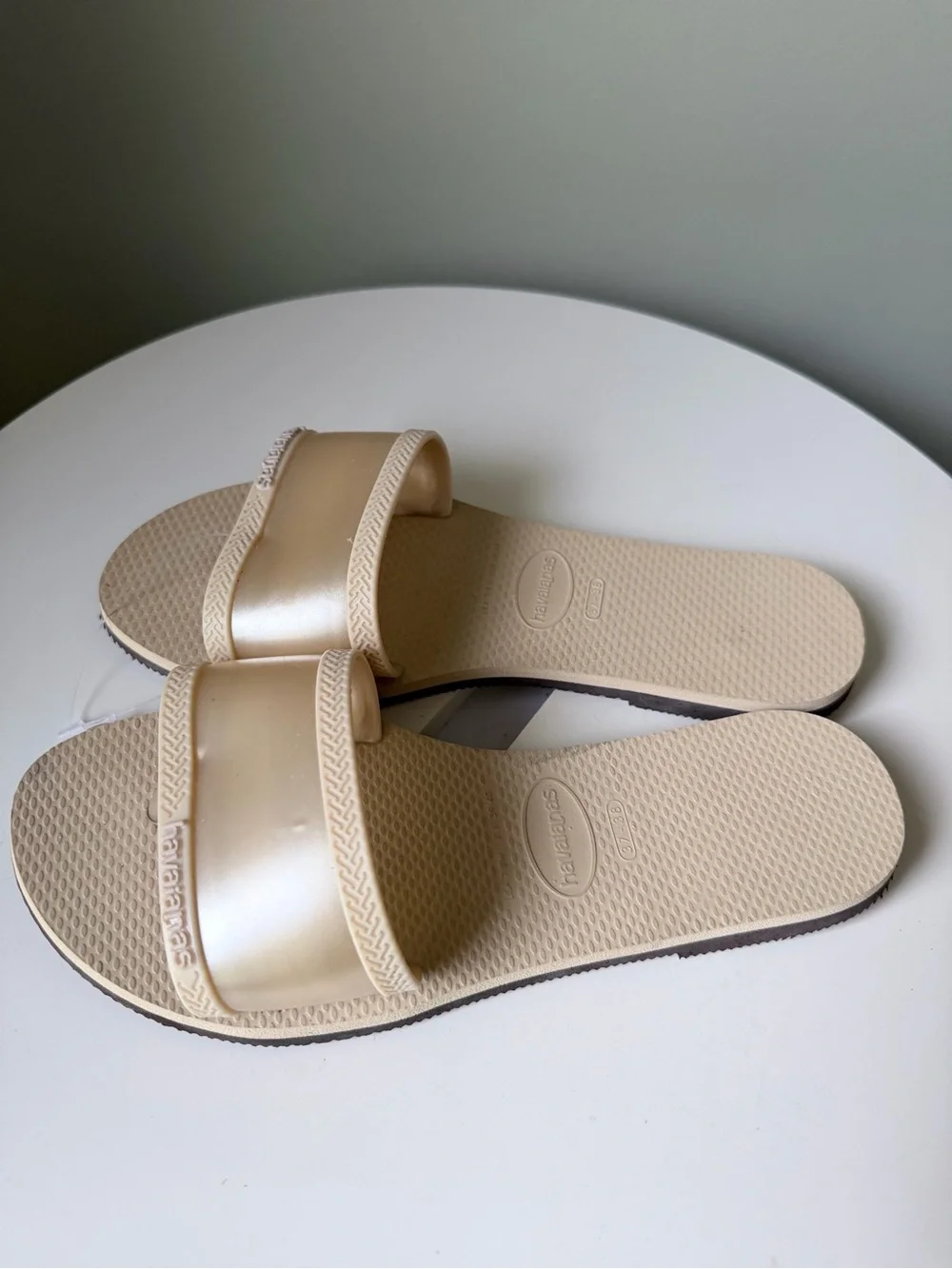 Havaianas Slide Sandals Metallic Champagne Beige Women’s US 7/8 EU 39/40 NWOT